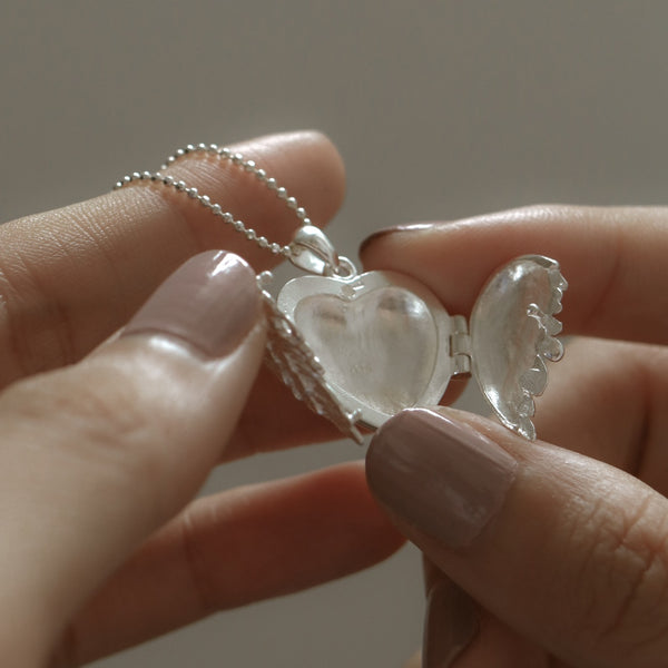 Glass heart sale pendant necklace