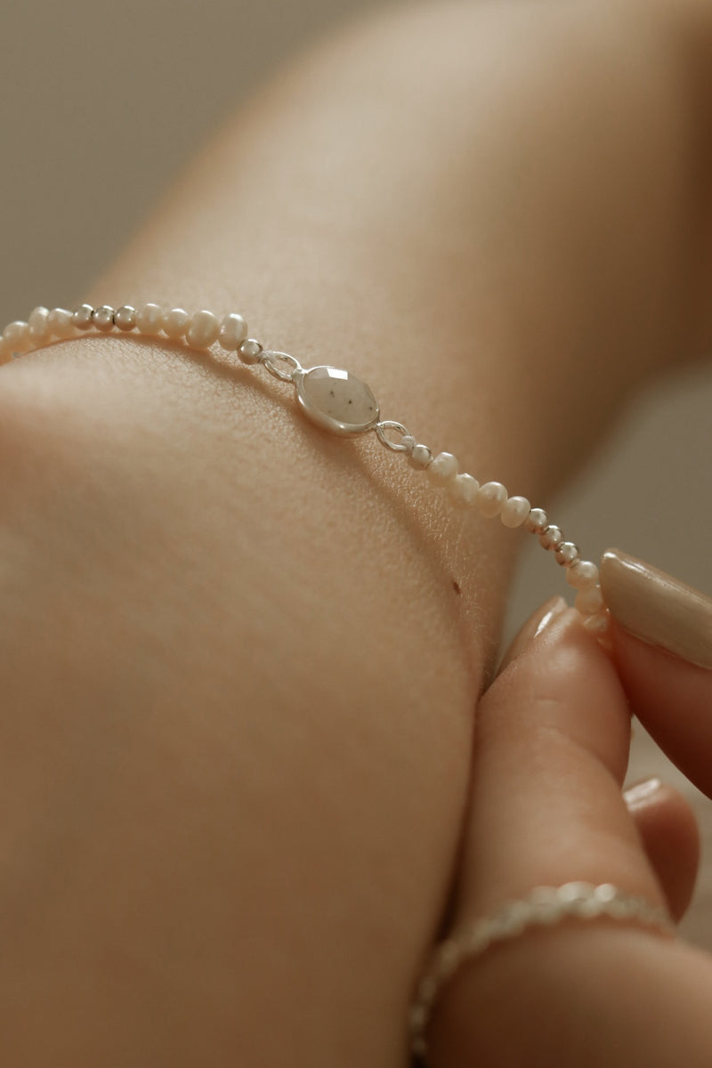 925 Silver Pearly Beads Moonstone Bracelet