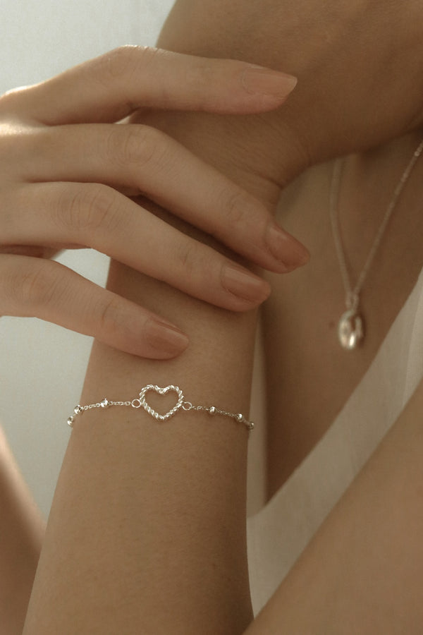 925 Silver Embrace Heart Bracelet