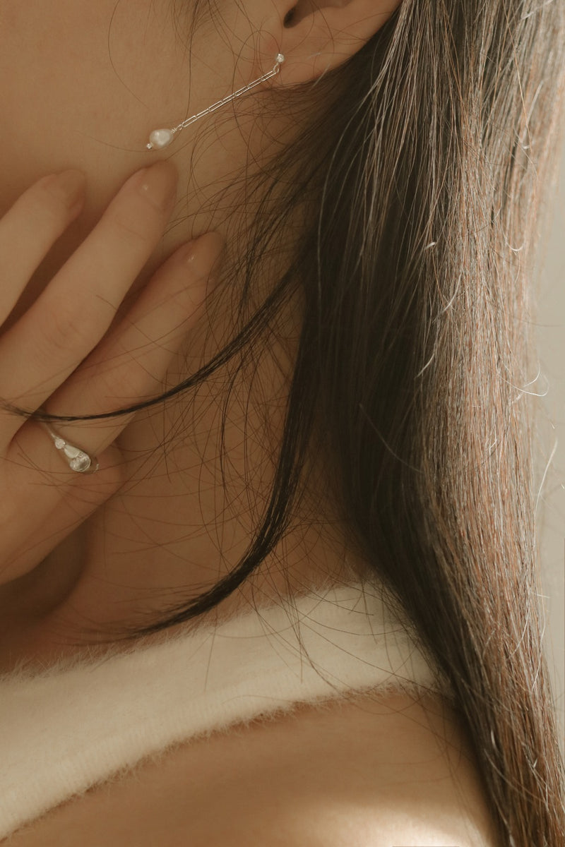 925 Silver Asymmetria Pearl Earrings