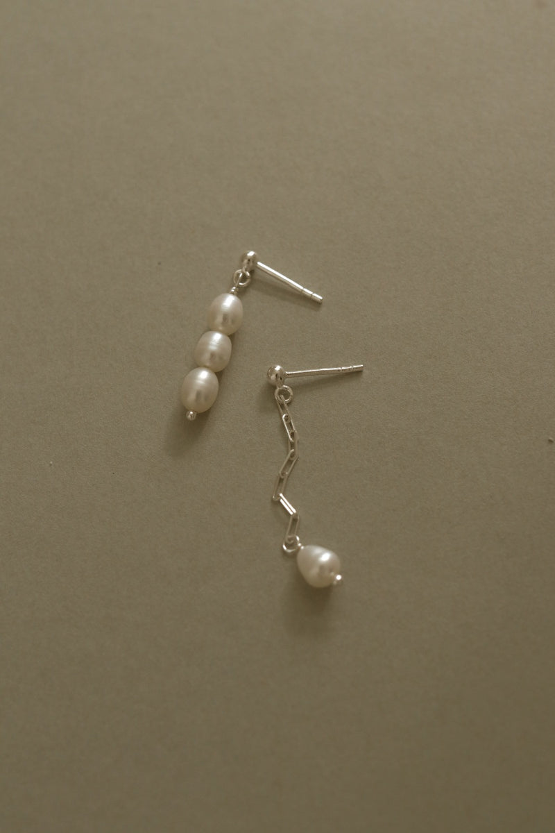925 Silver Asymmetria Pearl Earrings