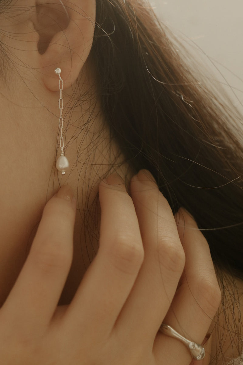 925 Silver Asymmetria Pearl Earrings