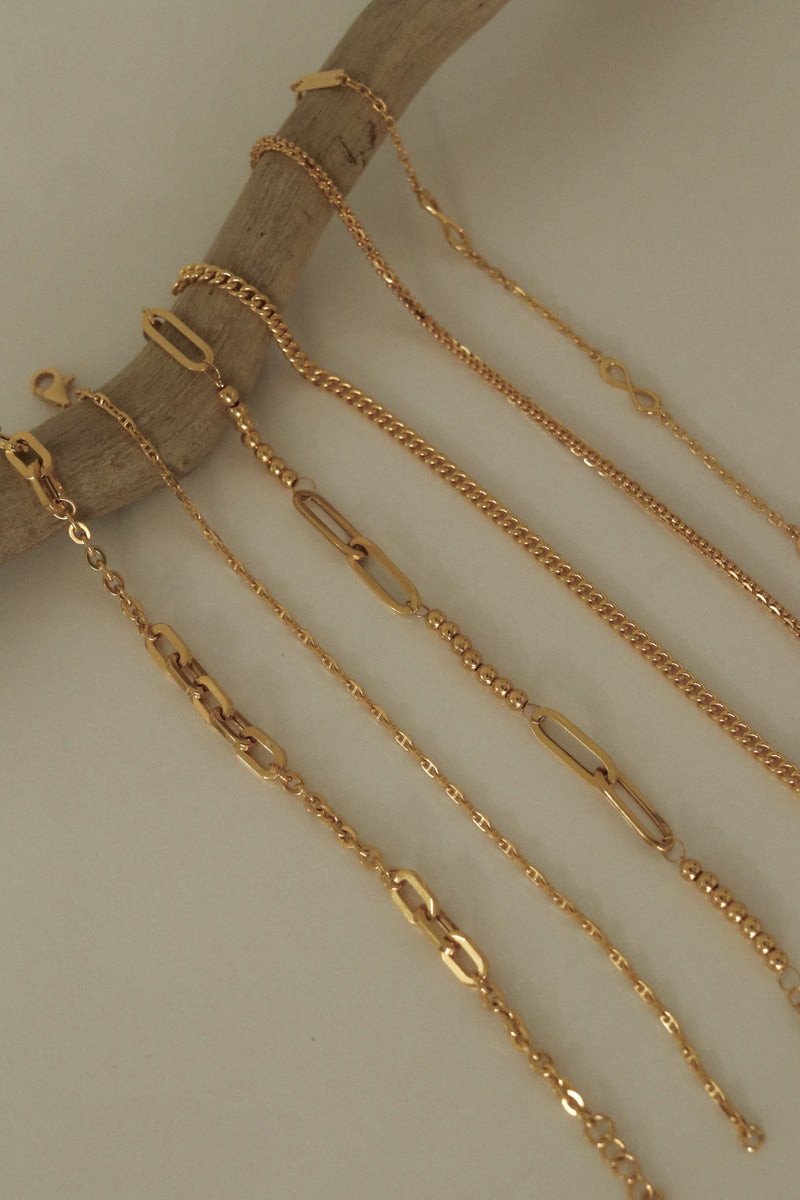 916 Infinity Gold Curb Chain Bracelet (22K)