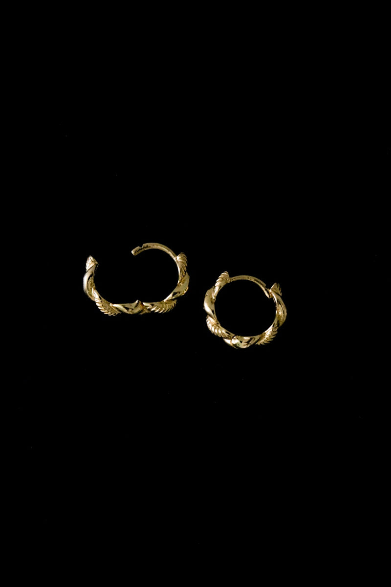 916 Infinity Gold Garden Rope Huggie Earrings (22K)