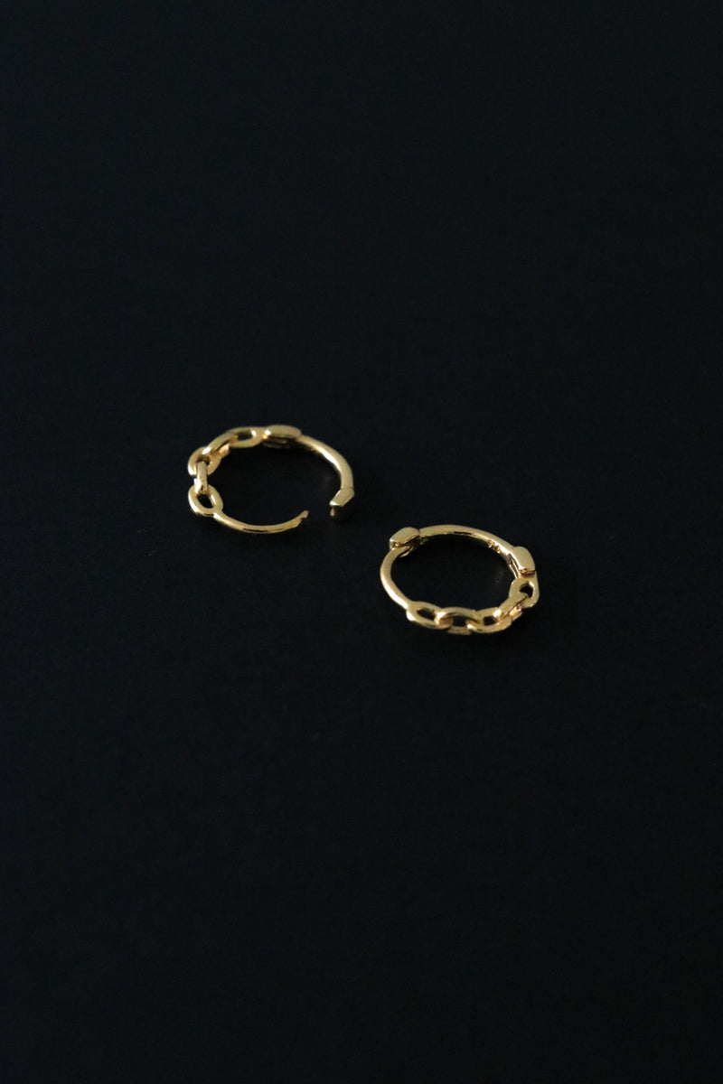 916 Infinity Gold Chain Link Huggie Earrings (22K)