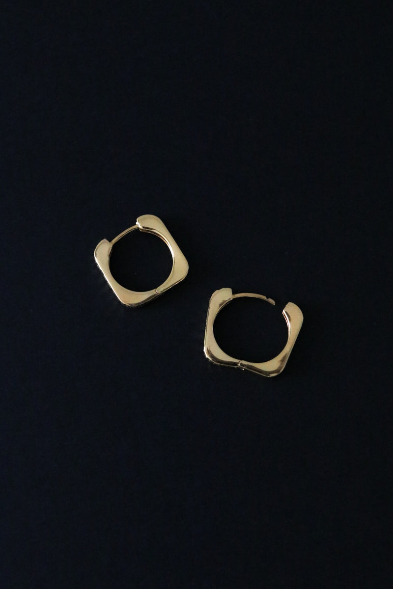 916 Infinity Gold Square-lo Huggie Earrings (22K)