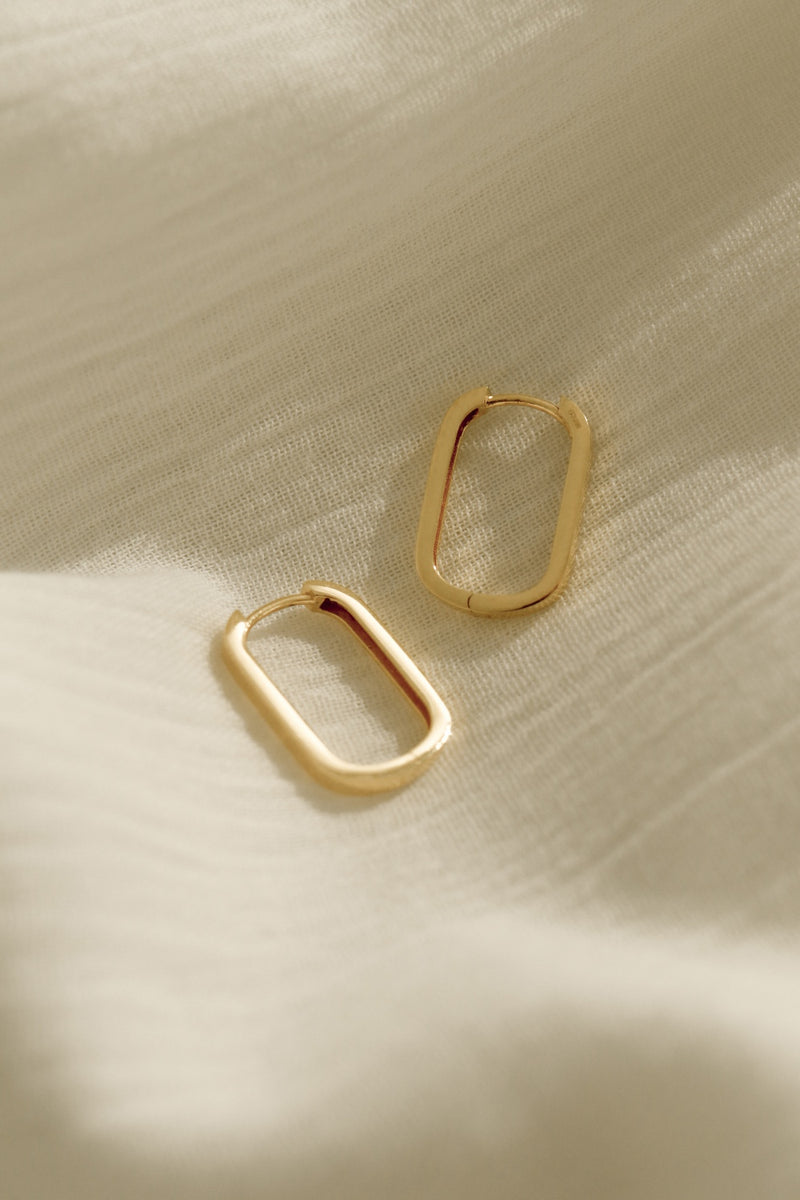 916 Infinity Gold Minimalist Ovalo Huggie Earrings (22K)