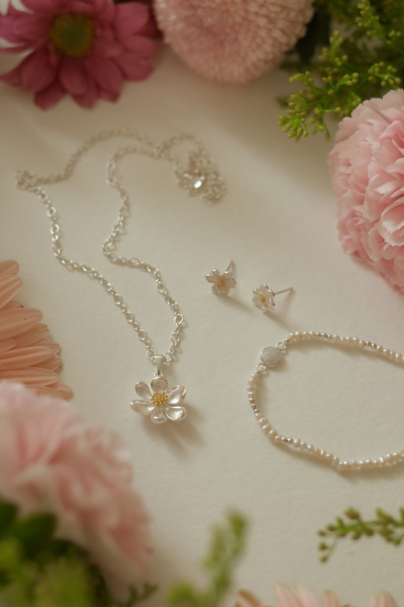 925 Silver Oh My White Flower Necklace, 18K Yellow Gold Plating (Centre)