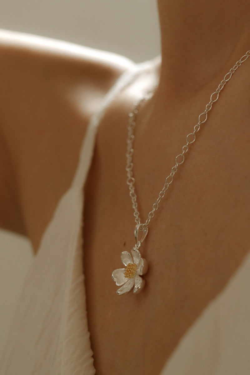 925 Silver Oh My White Flower Necklace, 18K Yellow Gold Plating (Centre)