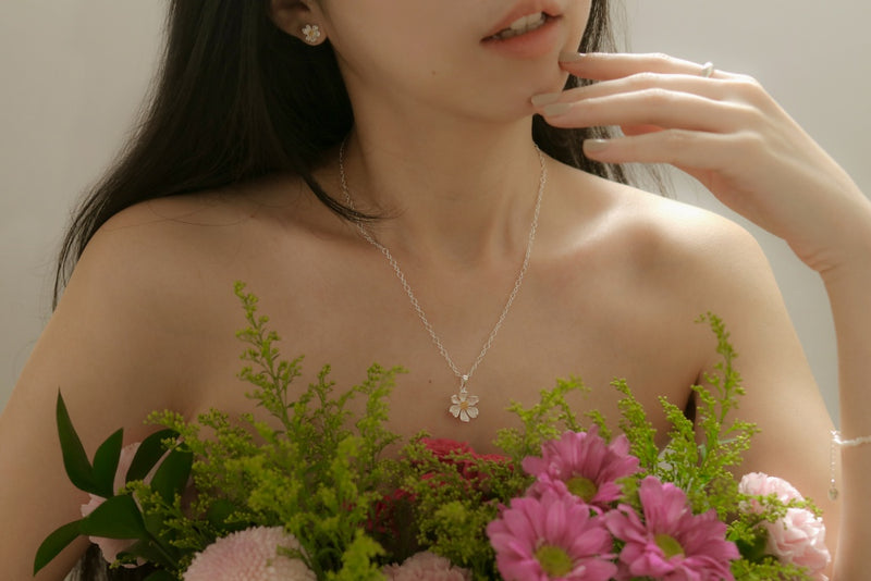 925 Silver Oh My White Flower Necklace, 18K Yellow Gold Plating (Centre)