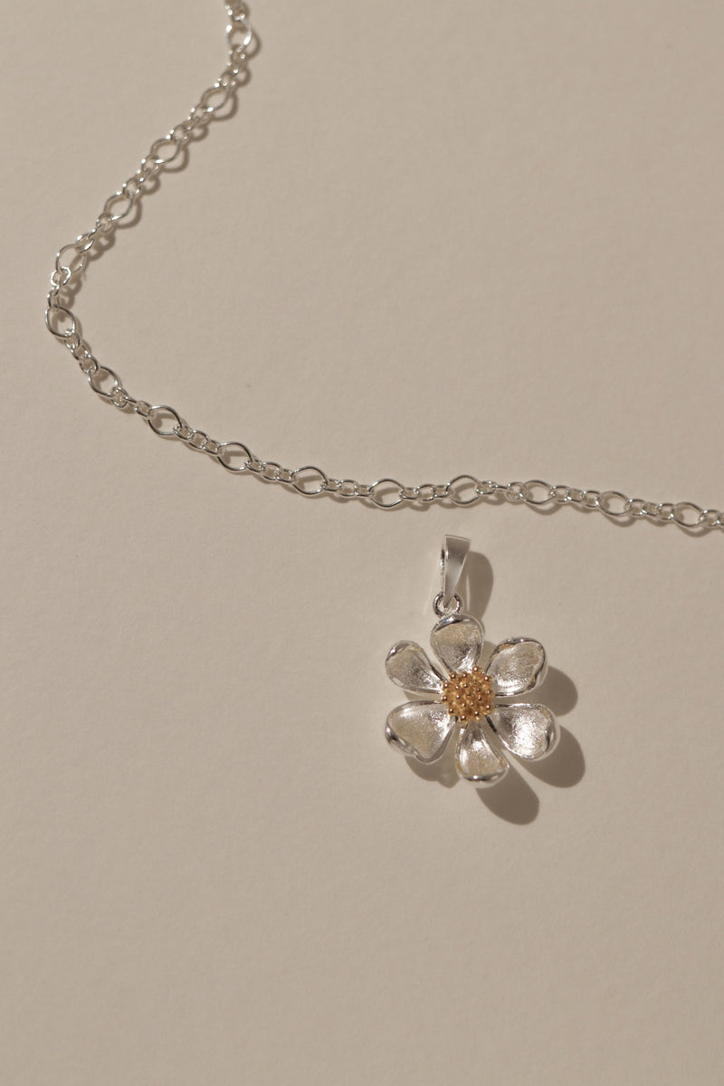 925 Silver Oh My White Flower Necklace, 18K Yellow Gold Plating (Centre)