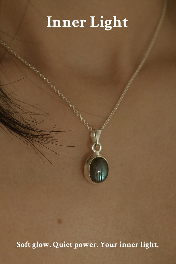 925 Silver Ovale Noir Glow Labradorite Necklace
