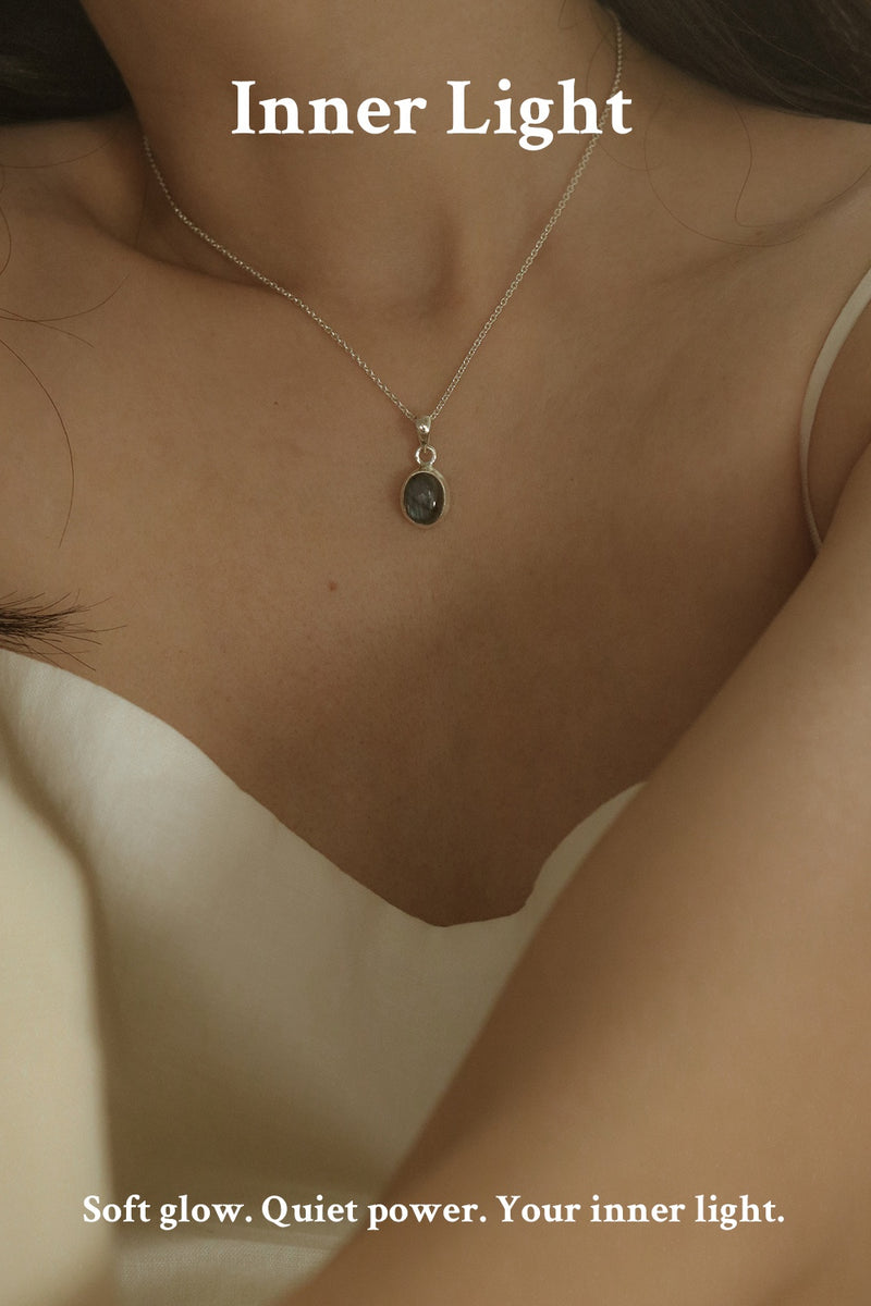 925 Silver Ovale Noir Glow Labradorite Necklace