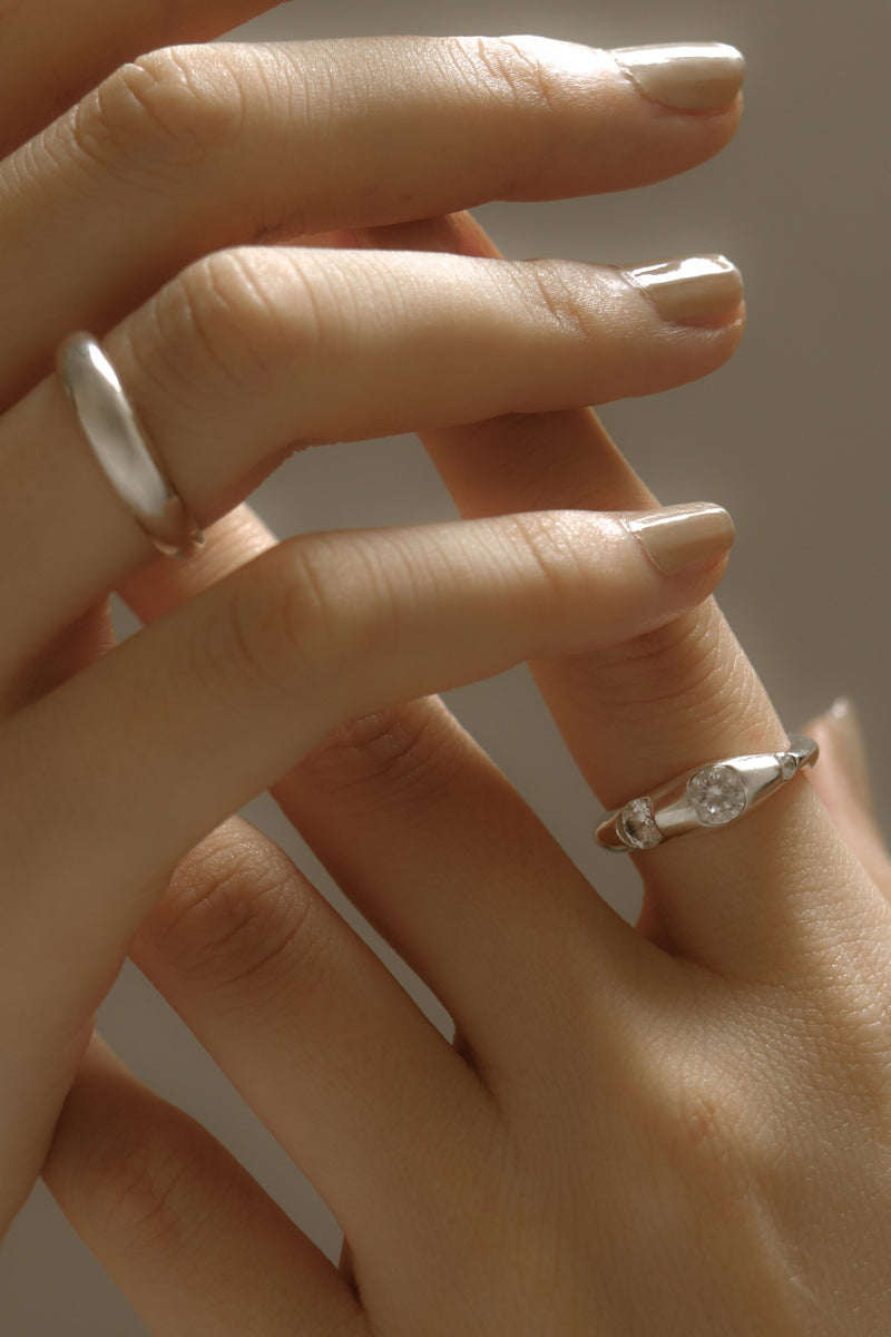 925 Silver Irregular Form Ring with Zirconia <br><font>Size 11•13•15•16</font>