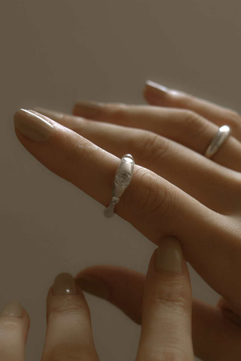 925 Silver Irregular Form Ring with Zirconia <br><font>Size 11•13•15•16</font>