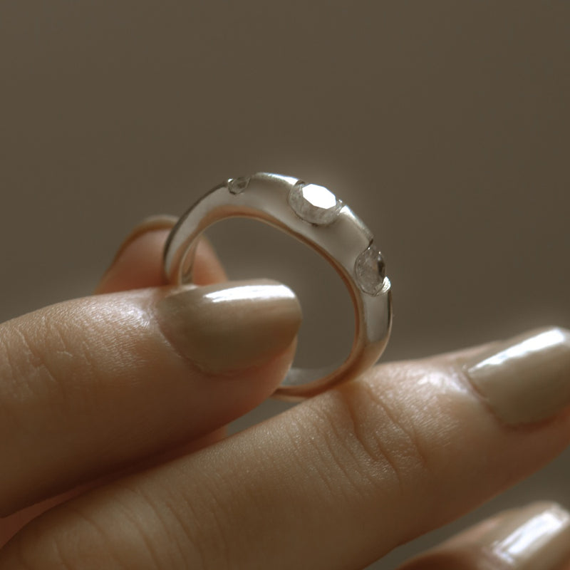 925 Silver Irregular Form Ring with Zirconia <br><font>Size 11•13•15•16</font>