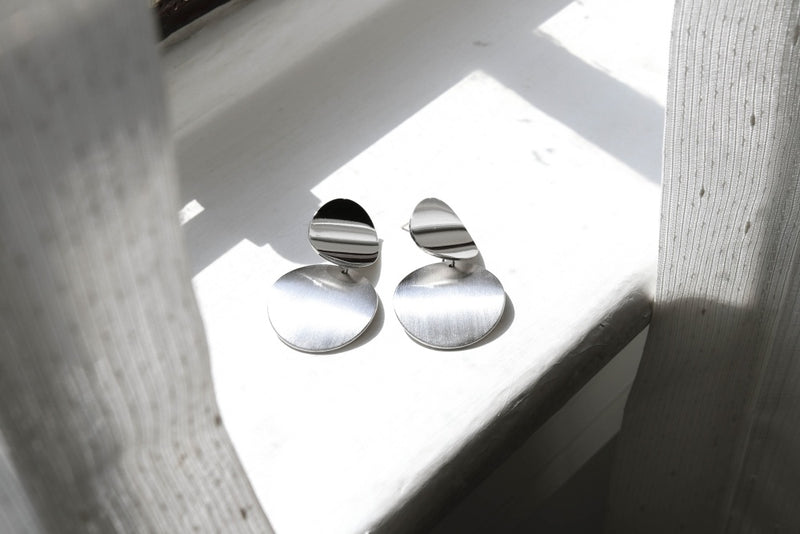 Curve Disc Dangle Earrings in Polished and Brushed Finished