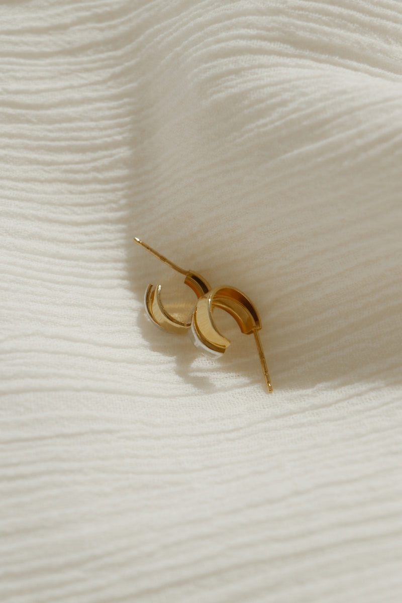 916 Infinity Gold Two-tone Curvy Earrings (22K)