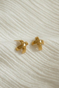 916 Infinity Gold Curvy X Earrings (22K)