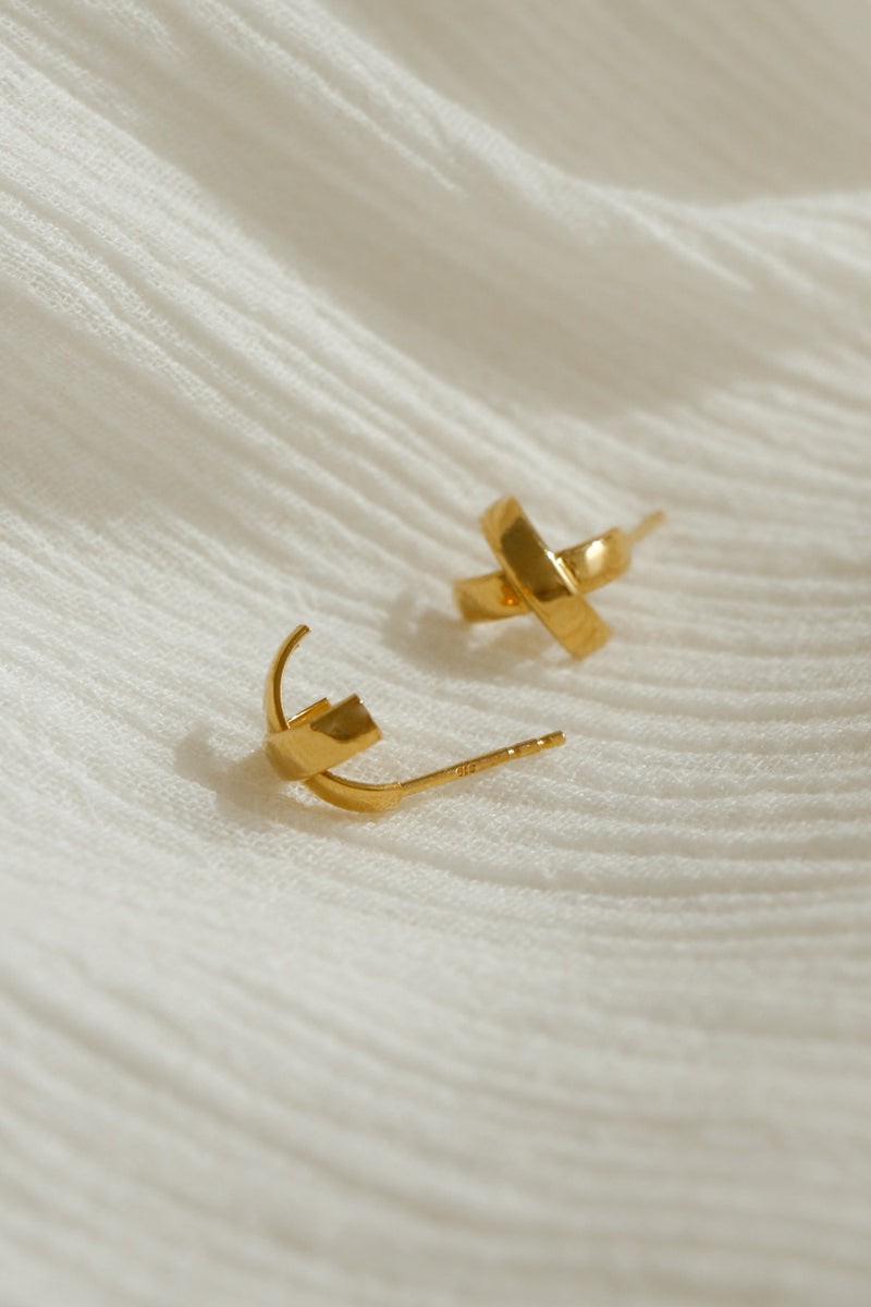 916 Infinity Gold Curvy X Earrings (22K)