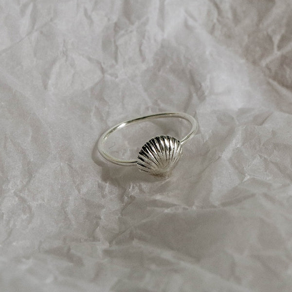 Silver shell-shaped ring 