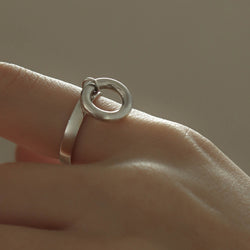 925 |Handcrafted| Minimalist Dangly Geometric O Ring<br><font>Size 10•12•14</font>