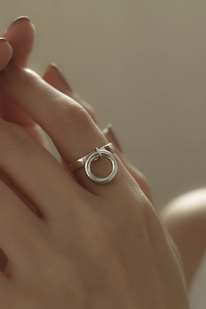 925 |Handcrafted| Minimalist Dangly Geometric O Ring<br><font>Size 10•12•14</font>