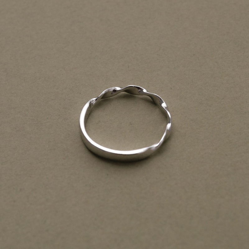 925 Silver Twisty Curvy Ring <br><font>Size 13</font>